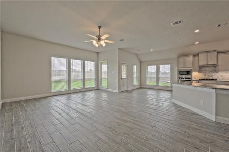 New construction Single-Family house 12002 Champions Forest Drive, Mont Belvieu, TX 77535 - photo 11 11