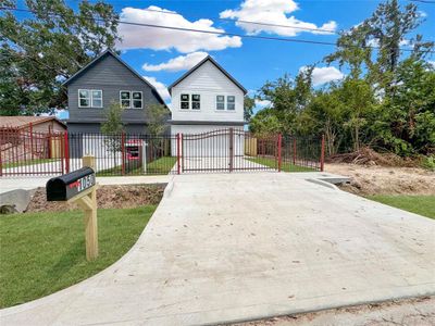 New construction Single-Family house 1052 Marjorie Street, Houston, TX 77088 - photo 0