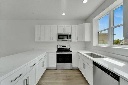 New construction Townhouse house 8791 Sap Creek Place, Tampa, FL 33614 - photo 4 4