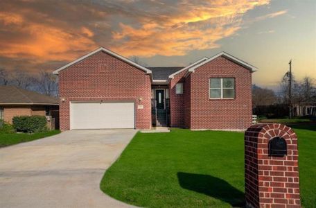 New construction Single-Family house 5211 Rue Street, Houston, TX 77033 - photo 0