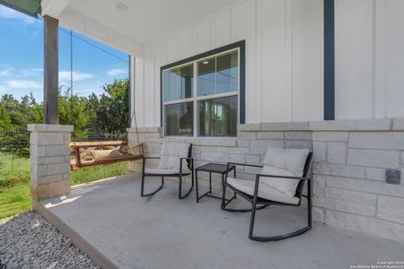 New construction Single-Family house 570 Buck Run Pass, Canyon Lake, TX 78133 - photo 2 2