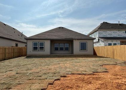 New construction Single-Family house 114 Beveridge, Seguin, TX 78155 Kennedy Homeplan- photo 32 32