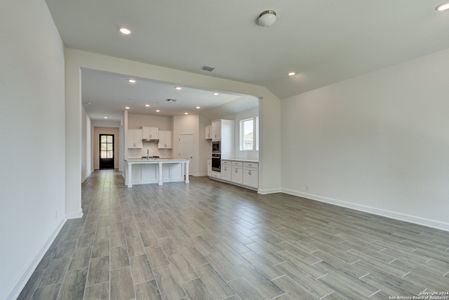 New construction Single-Family house 16223 Bronco View, San Antonio, TX 78247 Laredo Homeplan- photo 19 19