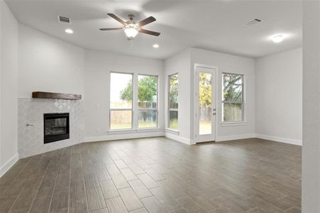 New construction Single-Family house 200 Castlefields St, Hutto, TX 78634 - photo 11 11