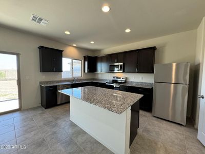 New construction Single-Family house 18283 N Presley Lane, Maricopa, AZ 85138 - photo 4 4