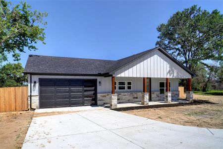 New construction Single-Family house 537 Cresthaven Court, Azle, TX 76020 - photo 1 1