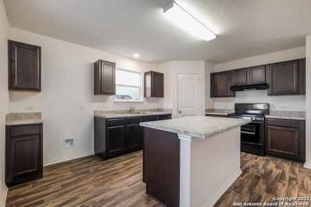 New construction Single-Family house 8210 Titan Belt, San Antonio, TX 78252 - photo 8 8