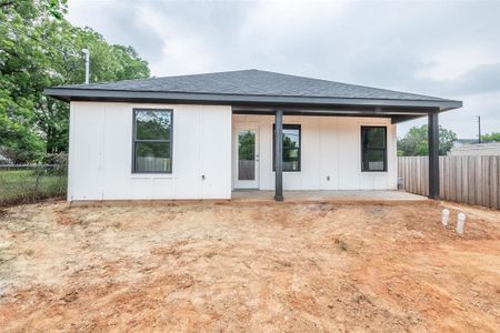New construction Single-Family house 5714 Lake Granbury Trail, Granbury, TX 76048 - photo 19 19