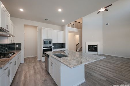 New construction Single-Family house 2240 Sur Avenue, New Braunfels, TX 78132 - photo 7 7