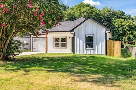 New construction Single-Family house 1050 W Collins Street, Denison, TX 75020 - photo 0