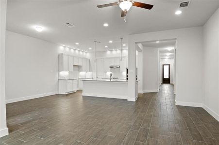 New construction Single-Family house 200 Castlefields St, Hutto, TX 78634 - photo 13 13