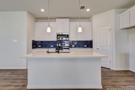 New construction Single-Family house 1504 Spechts Ranch Road, New Braunfels, TX 78132 - photo 2 2