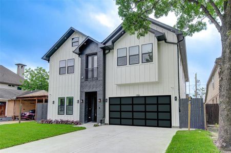Stunning New Home in quiet street of highly desirable Oak Forest w/ great Features & Elegance