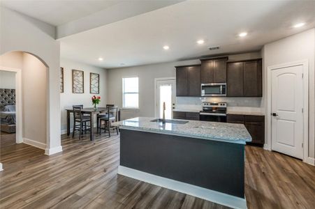 New construction Single-Family house 7609 Duck Bay Road, Fort Worth, TX 76120 - photo 8 8