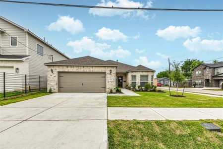 New construction Single-Family house 8202 Grandview Street, Houston, TX 77051 - photo 3 3