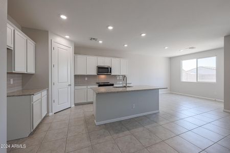 New construction Single-Family house 24557 W Hilton Avenue, Buckeye, AZ 85326 Plan 6- photo 13 13