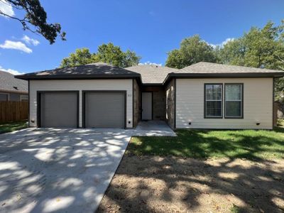 New construction Single-Family house 303 Henderson Street, Bonham, TX 75418 - photo 0