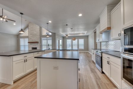 New construction Single-Family house 114 Wild Persimmon Trail, Marion, TX 78124 - photo 7 7