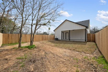 New construction Single-Family house 1215 4Th St, Lockhart, TX 78644 - photo 32 32