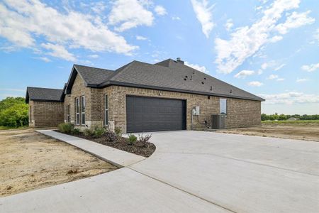 New construction Single-Family house 1020 County Road 4108, Greenville, TX 75401 - photo 3 3
