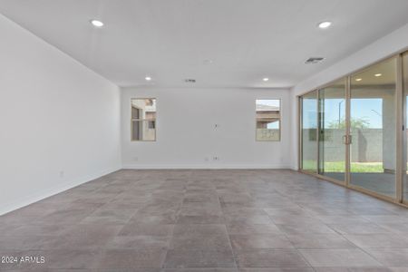 New construction Single-Family house 11940 W Luxton Lane, Avondale, AZ 85323 - photo 8 8