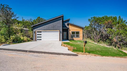 Front of home with 2 car garage and concrete driveway