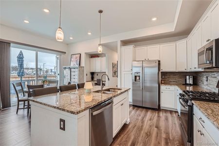 New construction Townhouse house 7500 W Pacific Lane, Lakewood, CO 80227 - photo 8 8