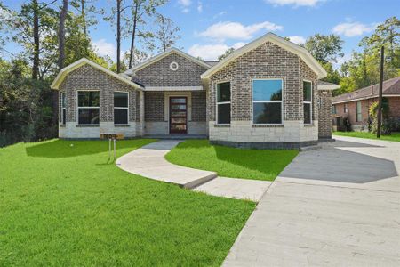 New construction Single-Family house 1807 Nogalus Drive, Houston, TX 77532 - photo 1 1