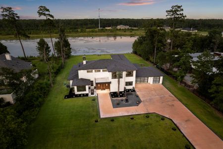 Benders Landing is a premier master-planned community spanning 2,800 acres, featuring wooded, estate-sized lots, stunning water views, and ample space to spread out.