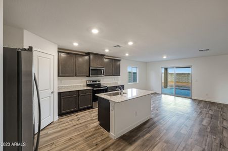 New construction Single-Family house 554 W Crowned Dove Trail, Casa Grande, AZ 85122 - photo 2 2