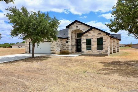 New construction Single-Family house 783 Farm To Market Road 3175, Lytle, TX 78052 - photo 1 1