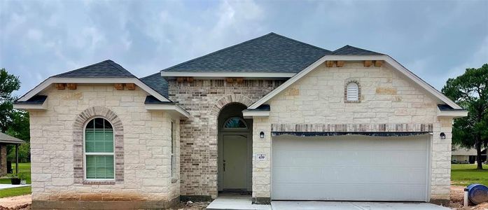 New construction Single-Family house 439 S Amherst Drive, West Columbia, TX 77486 - photo 0 0