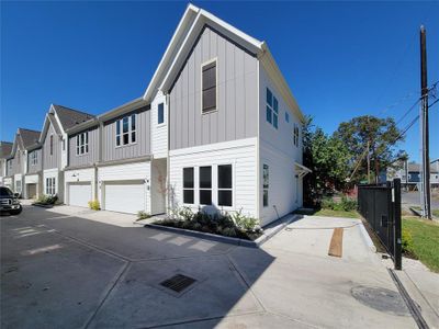 New construction Single-Family house 5935 Beall Street, Unit D, Houston, TX 77091 - photo 2 2