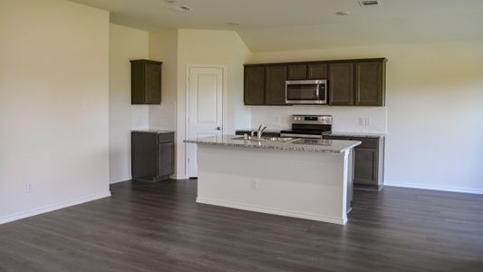 New construction Single-Family house 1900 Willow Creek Road, Lancaster, TX 75146 - photo 10 10