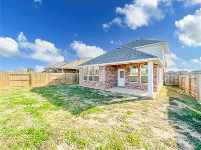 New construction Single-Family house 2225 Lake Mist Drive, Texas City, TX 77568 - photo 12 12