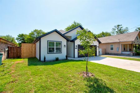 Ranch-style home with a front yard