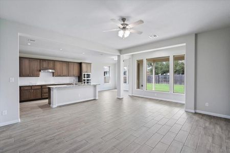 New construction Single-Family house 128 Scenic Hills Circle, Georgetown, TX 78628 Plan 2600- photo 7 7