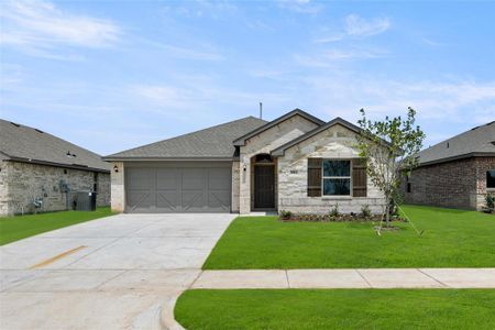 New construction Single-Family house 1912 Cheyenne Drive, Cleburne, TX 76036 - photo 3 3