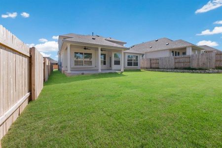 New construction Single-Family house 465 Biscayne Bay Bnd, Kyle, TX 78640 - photo 25 25