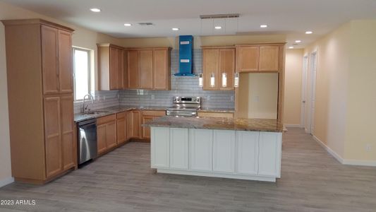 New construction Single-Family house 31033 N 251St Avenue, Wittmann, AZ 85361 - photo 5 5
