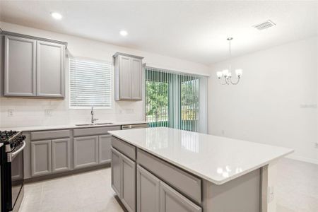 New construction Townhouse house 5756 Spotted Harrier Way, Lithia, FL 33547 - photo 5 5