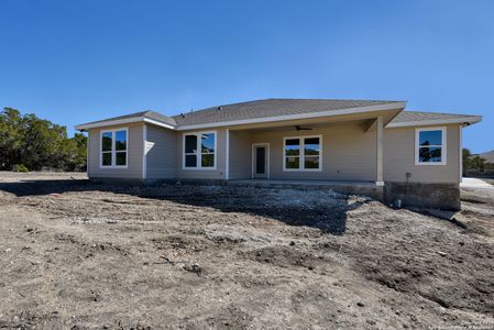 New construction Single-Family house 230 Rocky Ranch Rd, Canyon Lake, TX 78133 - photo 25 25