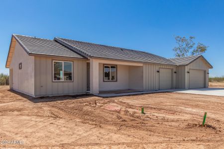 New construction Single-Family house 17661 W Brookhart Way, Surprise, AZ 85387 - photo 2 2