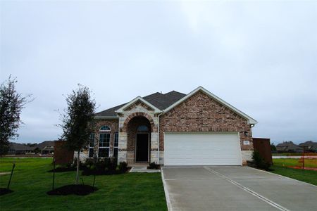 New construction Single-Family house 120 Water Grass Trail, Clute, TX 77531 The Aintree- photo 0 0