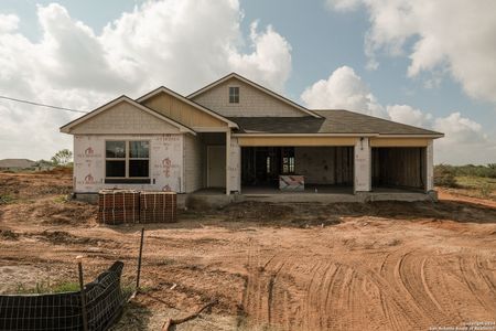 New construction Single-Family house 105 Pendleton Cove, Floresville, TX 78114 Kingsley- photo 11 11
