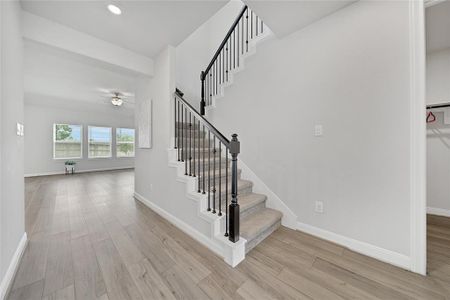 New construction Single-Family house 516 Highland Thicket Drive, Conroe, TX 77316 - photo 8 8