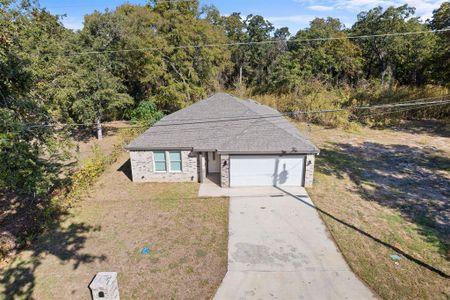 View of front of house featuring a front yard and a garage