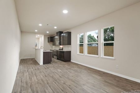 New construction Single-Family house 530 W Byrd Blvd, Universal City, TX 78148 - photo 5 5