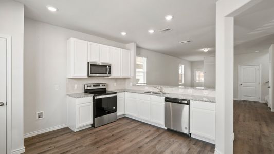 New construction Single-Family house 5725 Topwater Trail, Fort Worth, TX 76119 Orchard- photo 8 8