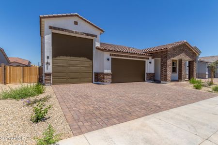 New construction Single-Family house 13988 W Mariposa Grande, Surprise, AZ 85387 Plan 55-RMRV2- photo 46 46